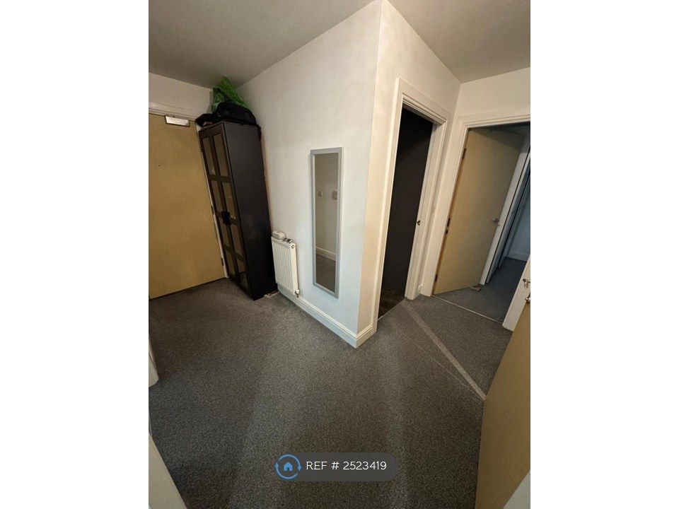 Property photo 2 of 12 Hallway