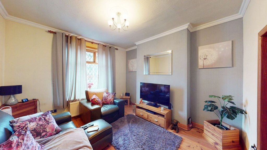 Property photo 2 of 12 Lounge