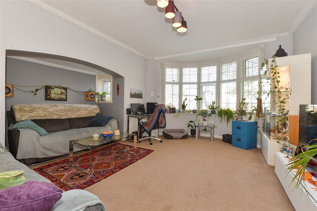 Property photo 3 of 11 Lounge