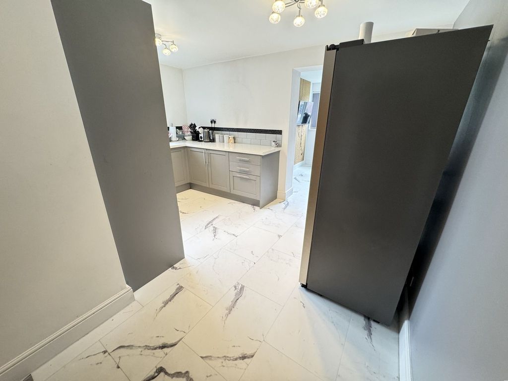 Property photo 3 of 33