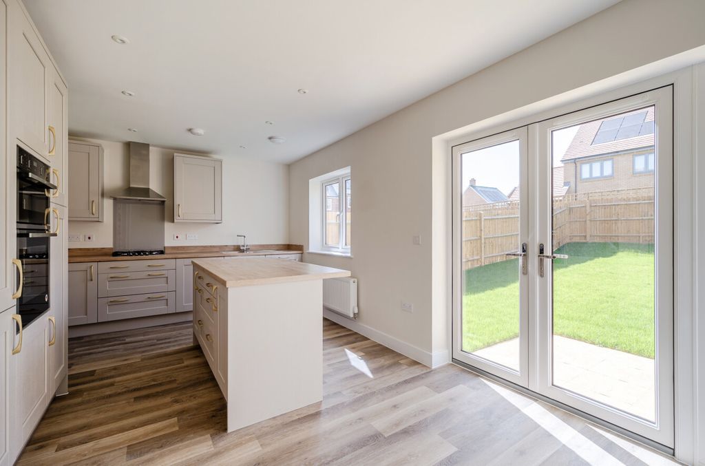 Property photo 2 of 13 1439534-14-69d664...