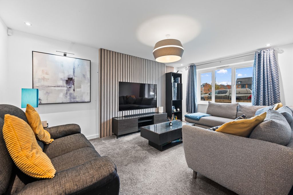 Property photo 2 of 33