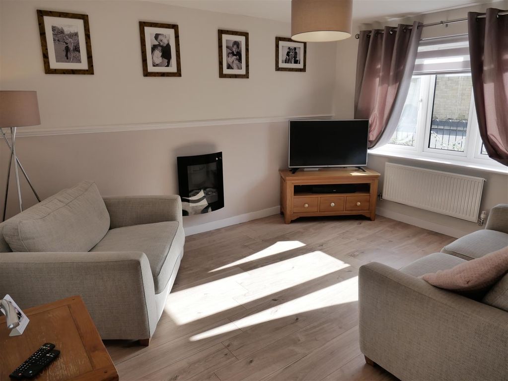 Property photo 3 of 20 Living Room