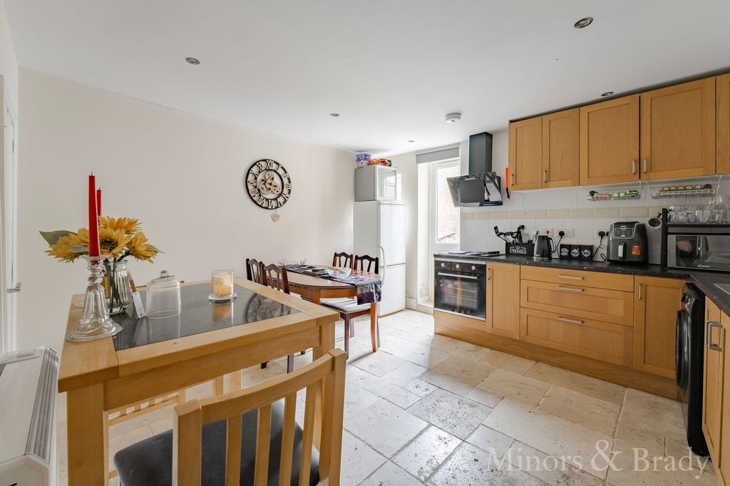 Property photo 2 of 8