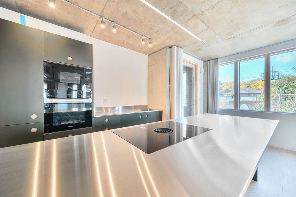 Property photo 2 of 10 Kitchen