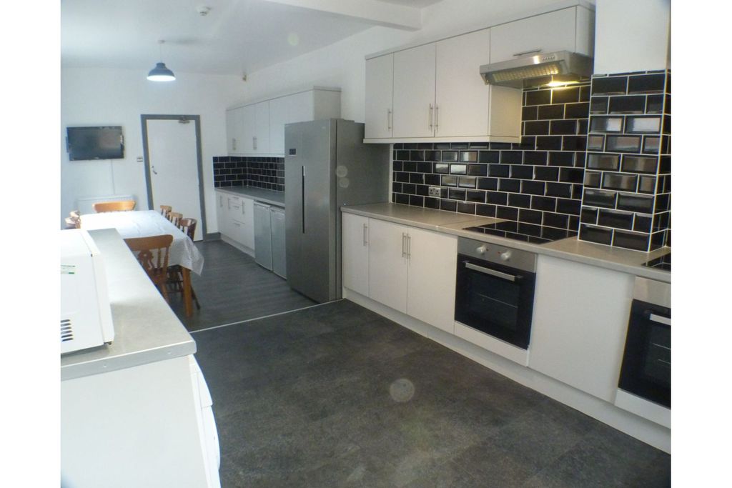 Property photo 2 of 19 Kitchen/Diner