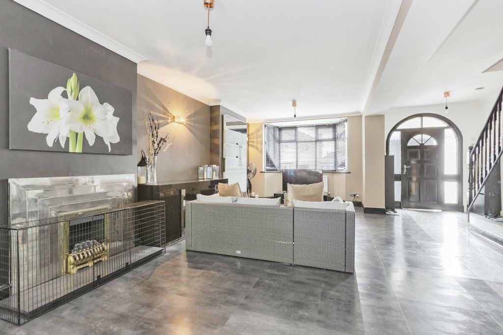 Property photo 1 of 15 Photography