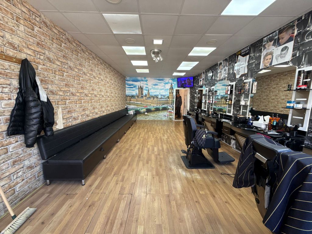 Property photo 3 of 8 Shop Front