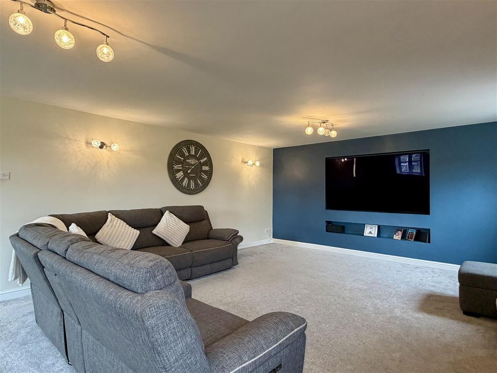Property photo 2 of 39