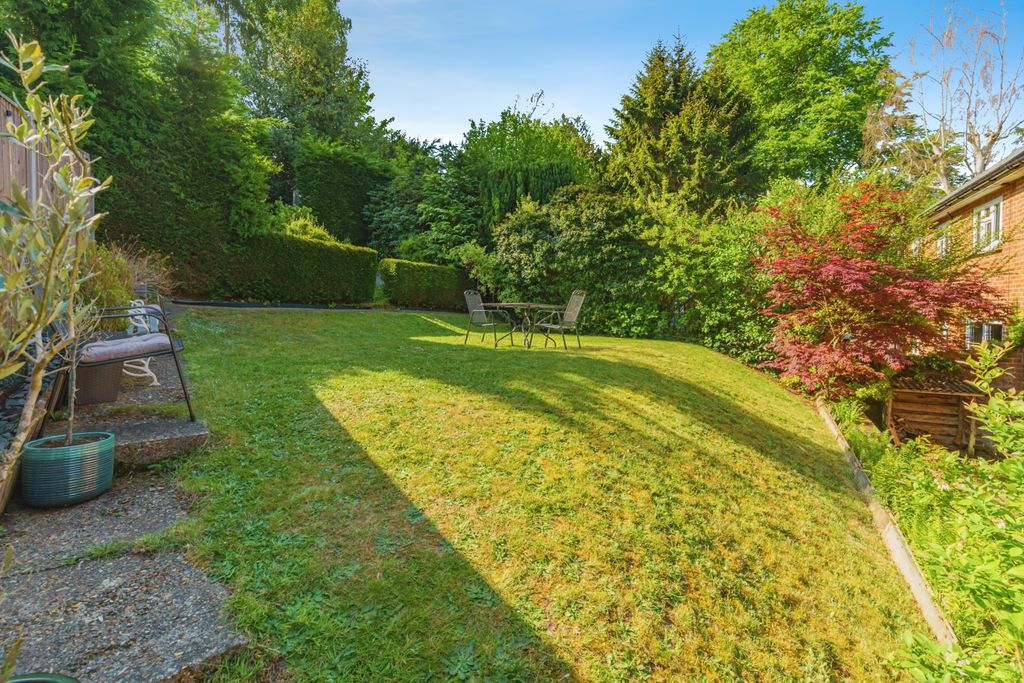 Property photo 2 of 17 Garden