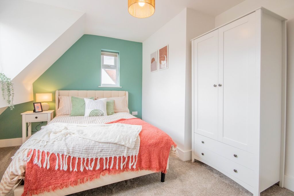 Property photo 3 of 11 E-2