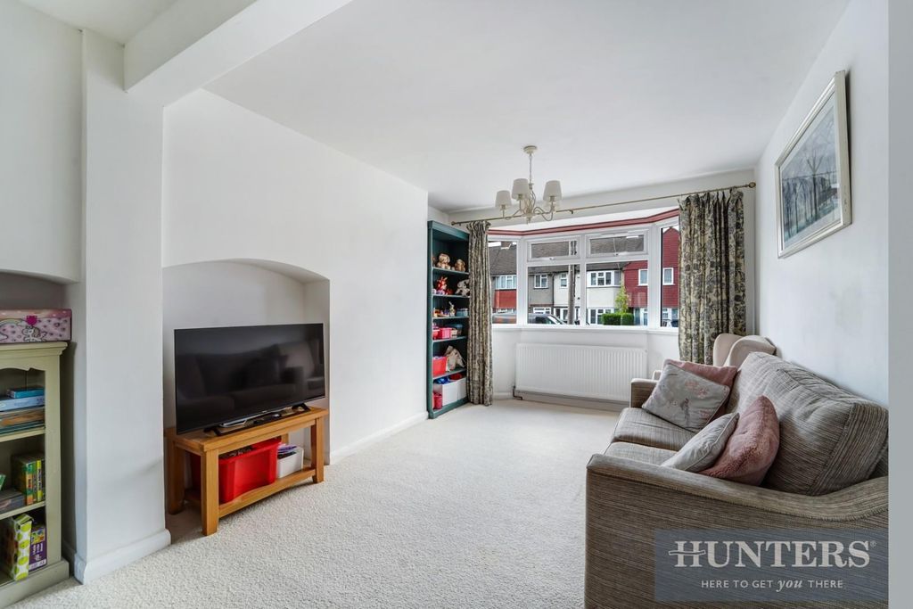 Property photo 3 of 12 Lynmouth Avenue (5).Jpg