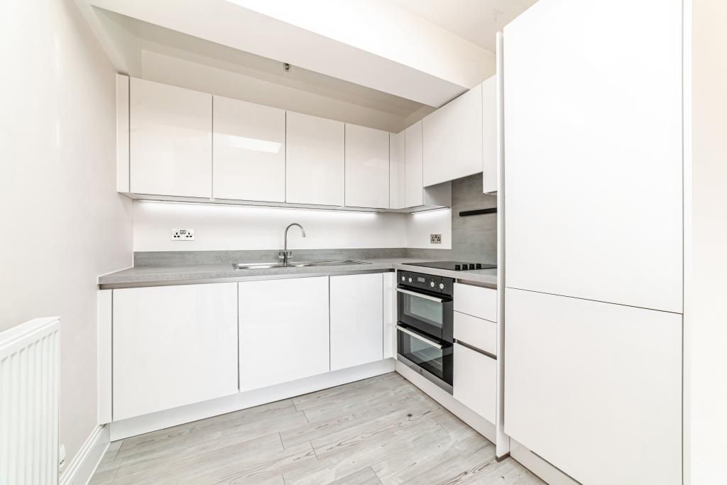 Property photo 3 of 17 Kitchen