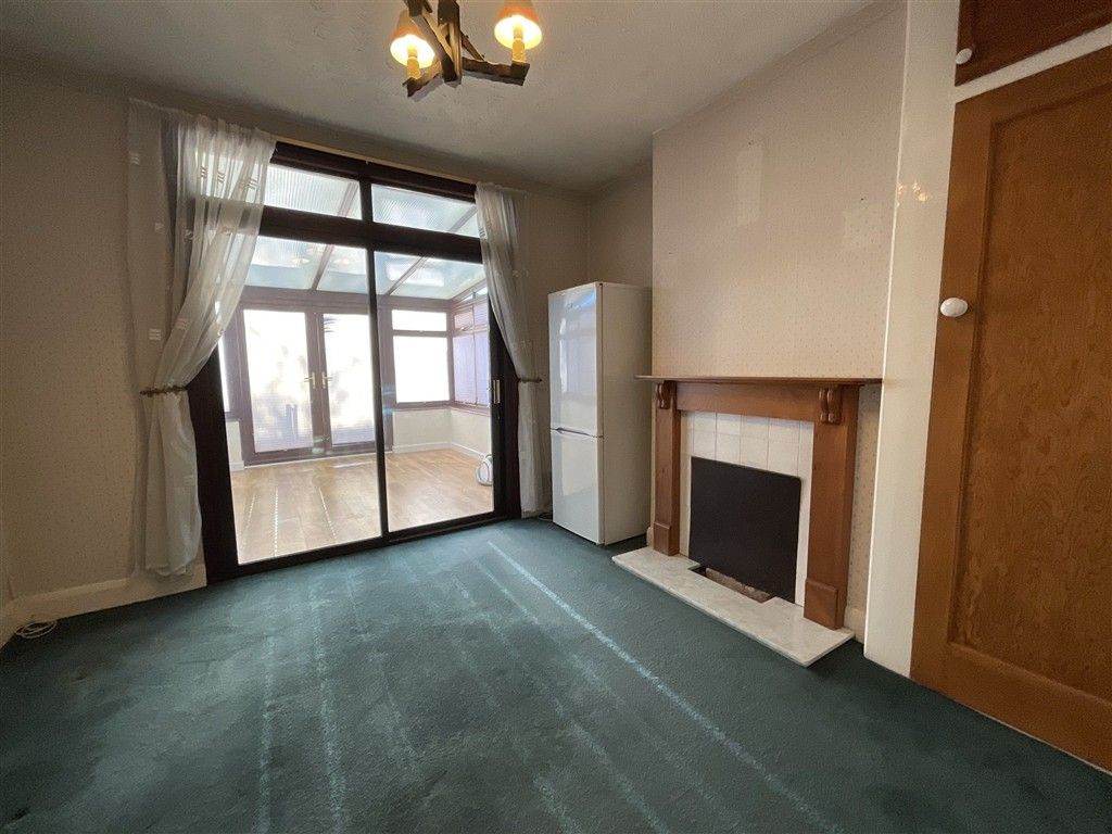 Property photo 3 of 11 Living Room