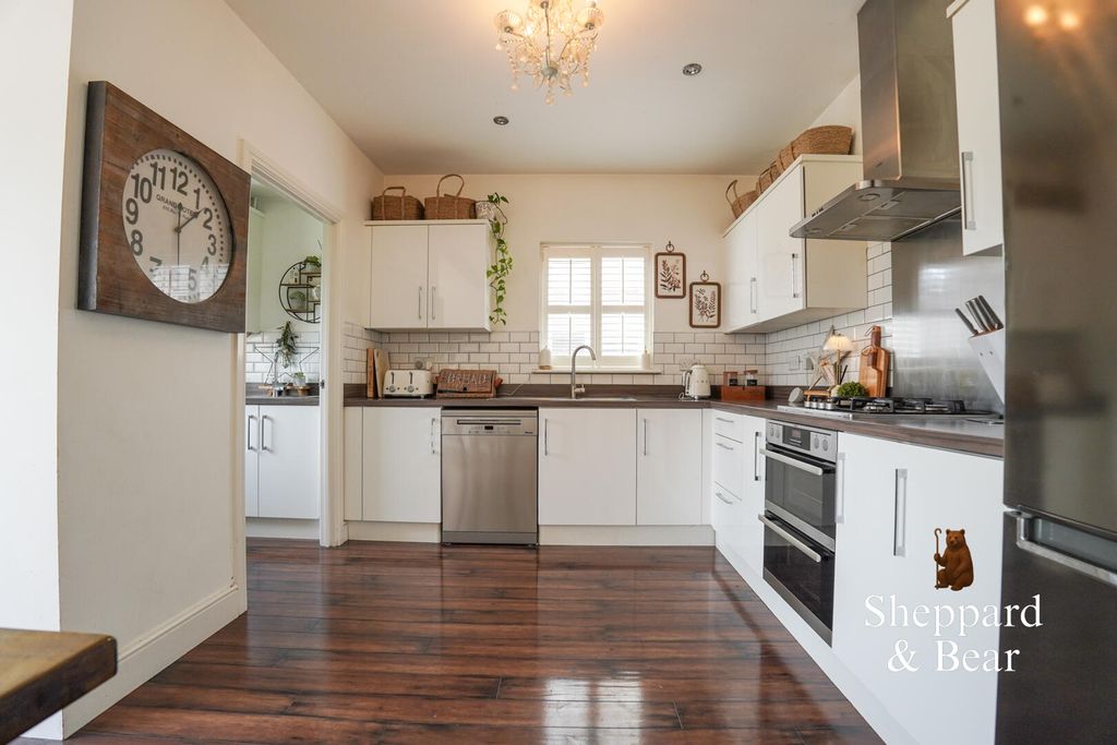 Property photo 3 of 38 Kitchen