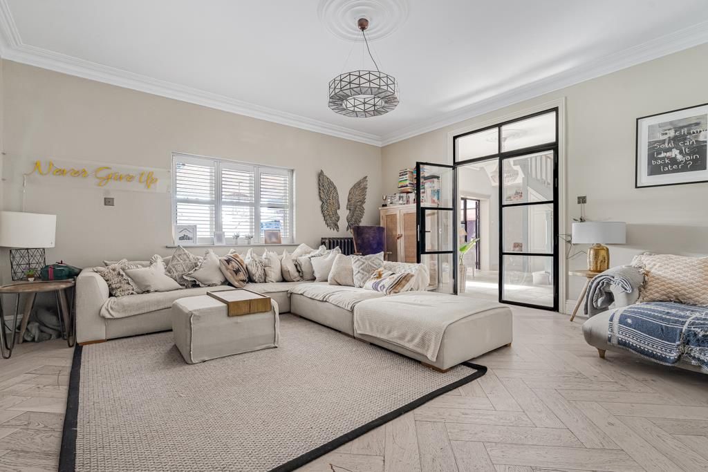 Additional image 9 of 6 bed property for saleHollydell, Hertford SG13
