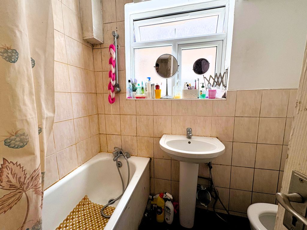 Property photo 3 of 4