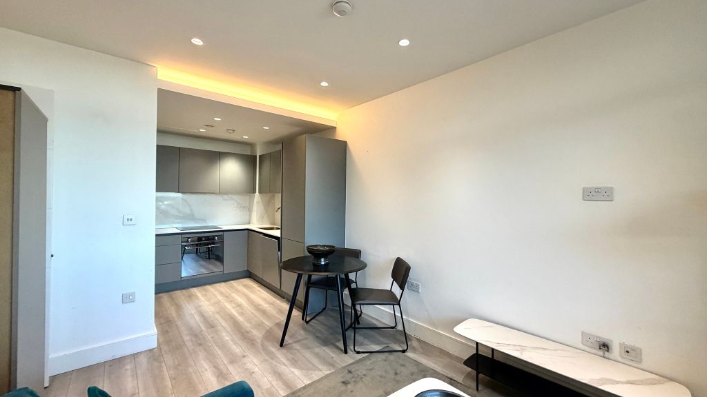 Property photo 2 of 10 Kitchen