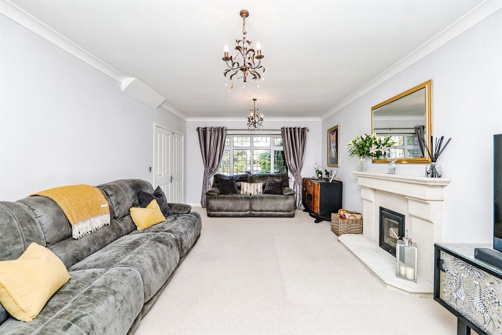 Property photo 3 of 33