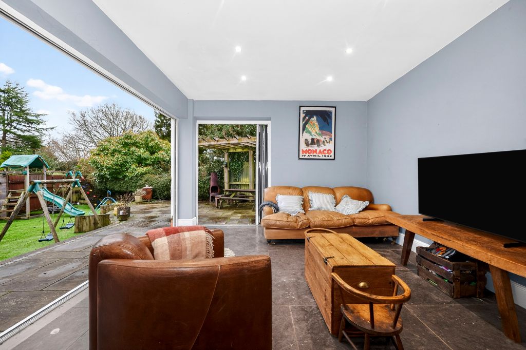 Property photo 3 of 20