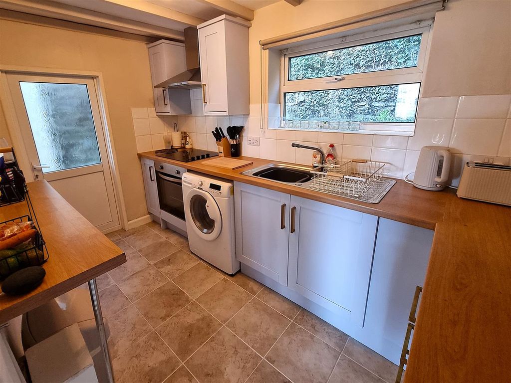 Property photo 2 of 14 Kitchen.Jpg