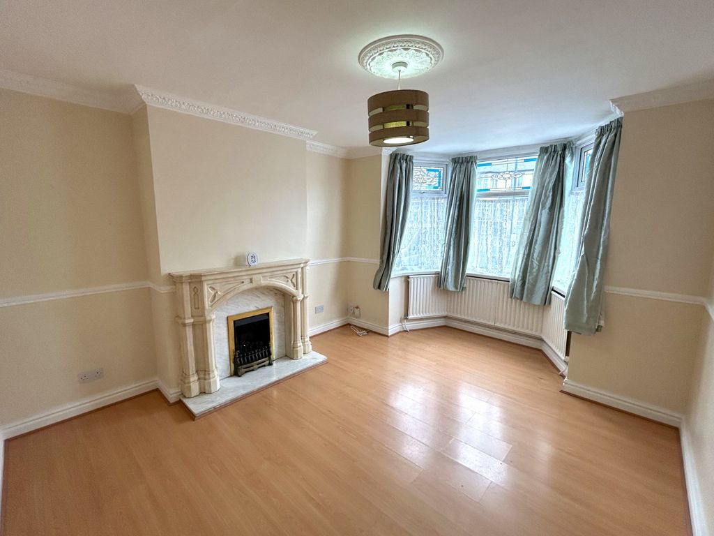 Property photo 2 of 18 Picture No. 27