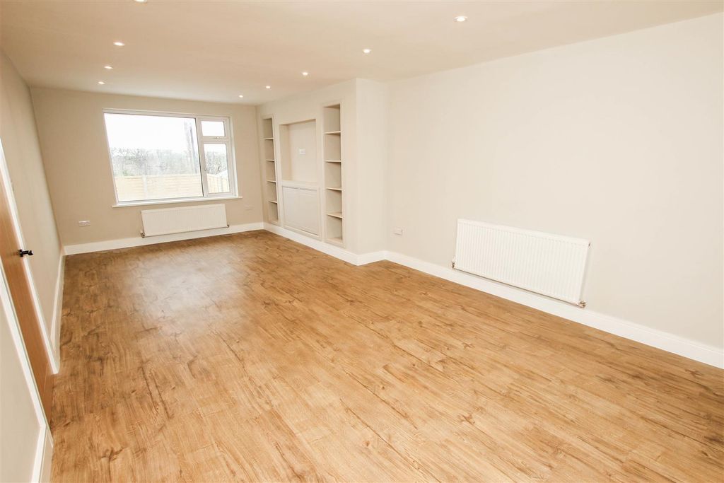 Property photo 3 of 18 Open Plan Living/Dining Room