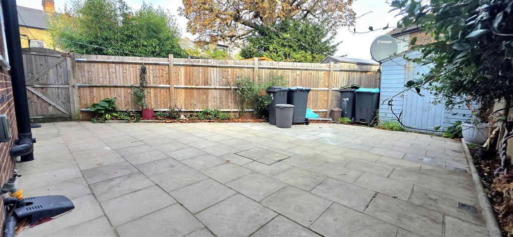 Property photo 3 of 16 Garden