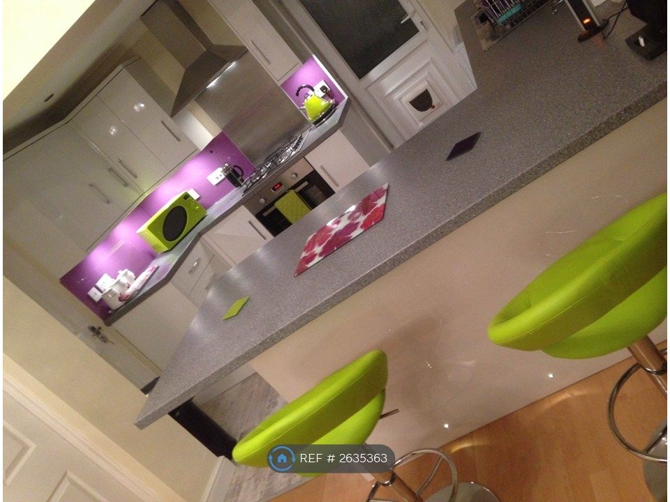 Property photo 3 of 33 Breakfast Bar