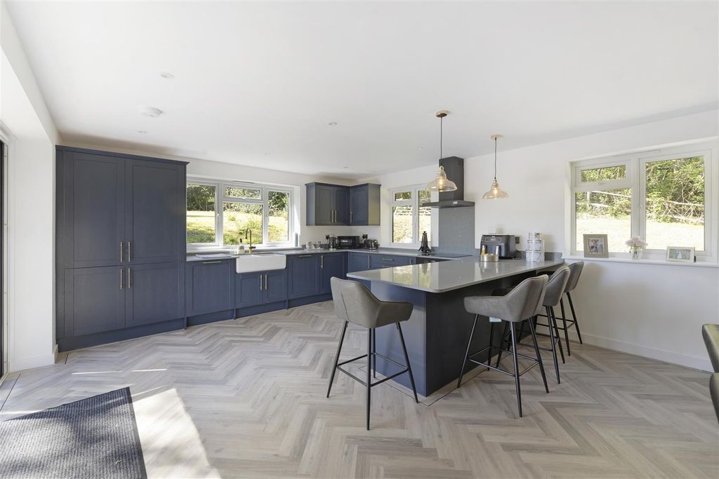 Property photo 2 of 18 Kingswood06.Jpg