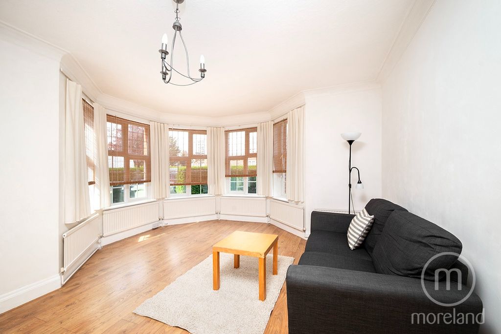 Property photo 3 of 10 4688945