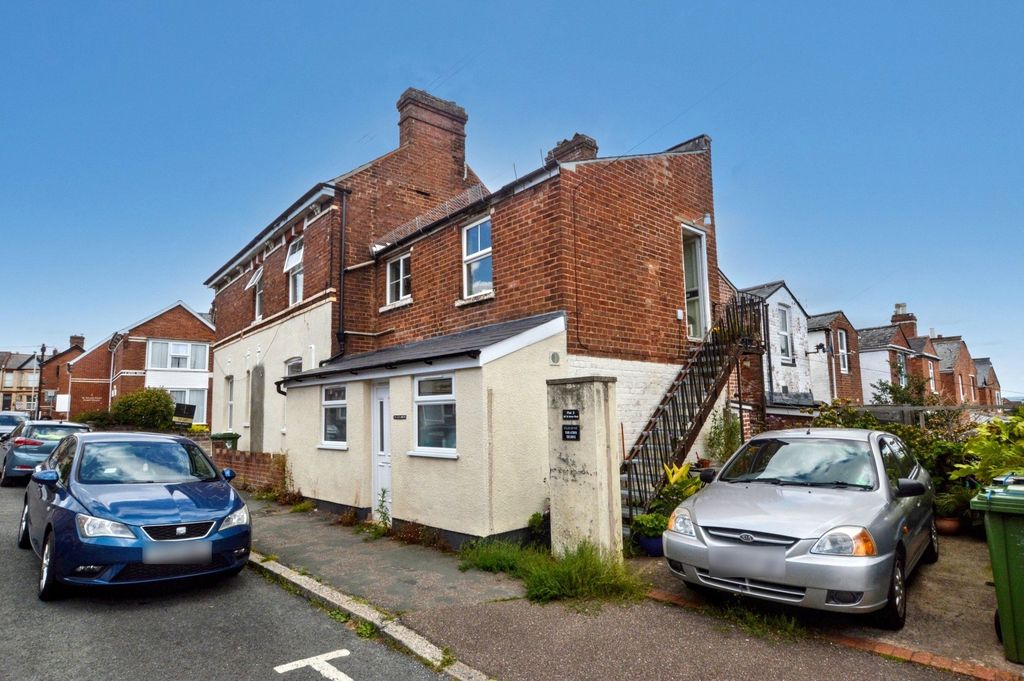 Property photo 1 of 10 Front