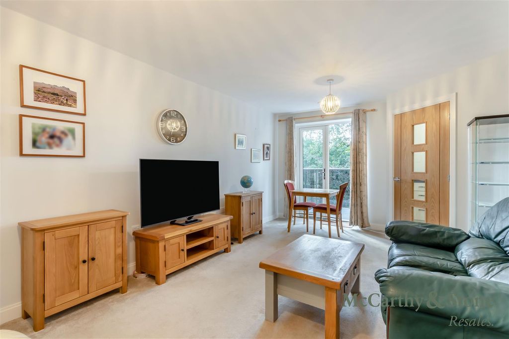 Property photo 2 of 23 8706618-Interior04.Jpg
