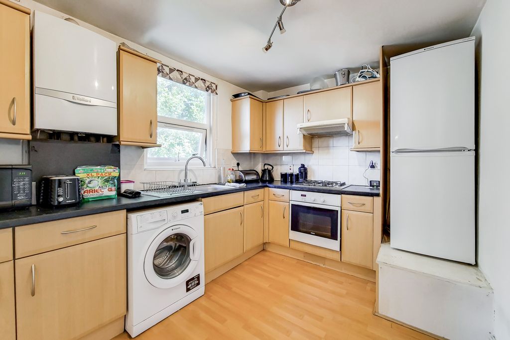 Property photo 3 of 6 Kitchen