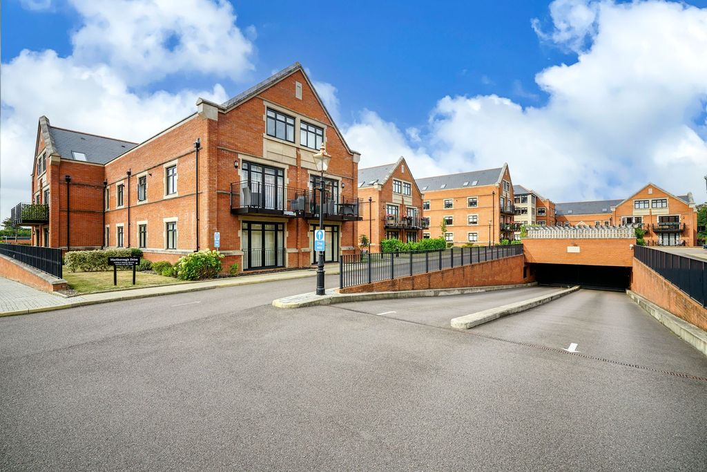 Property photo 1 of 27