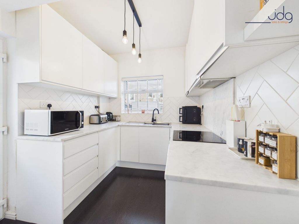 Property photo 2 of 11 Kitchen