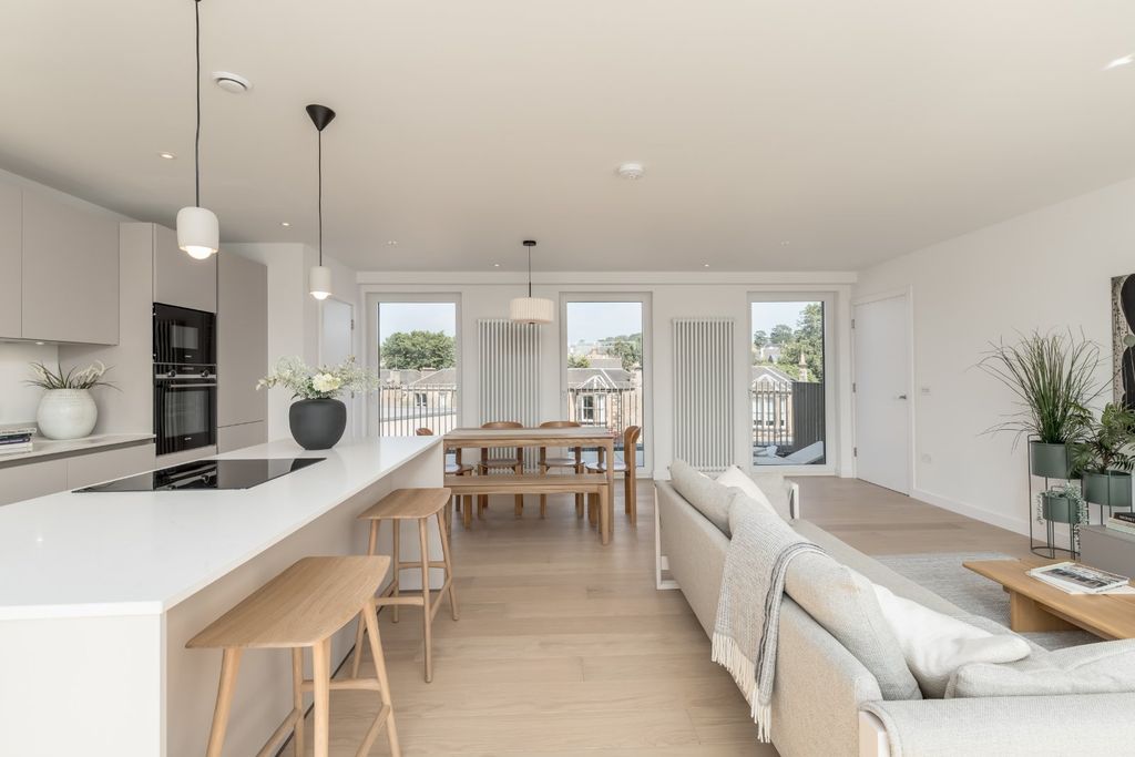 Property photo 3 of 16 Living/Dining