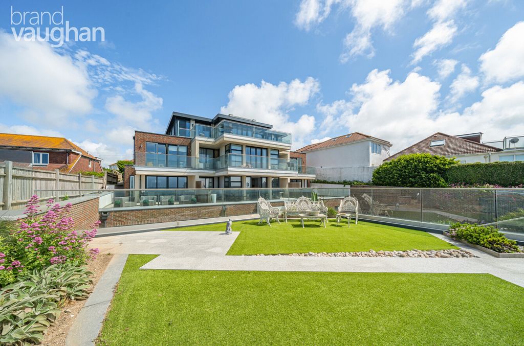 Property photo 1 of 12 Communal Garden