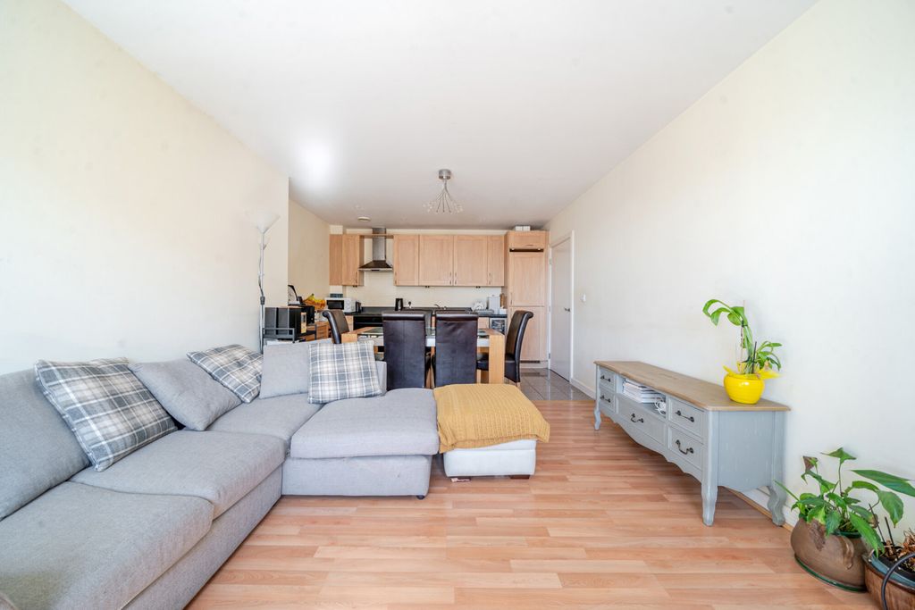 Property photo 2 of 13 1346796-15-68Bac0...