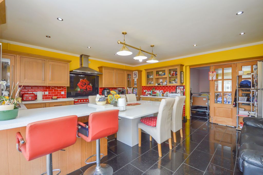 Property photo 2 of 9 Kitchen