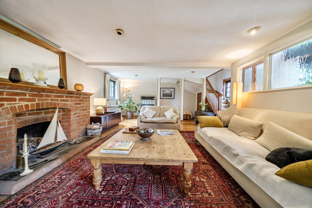 Property photo 2 of 17