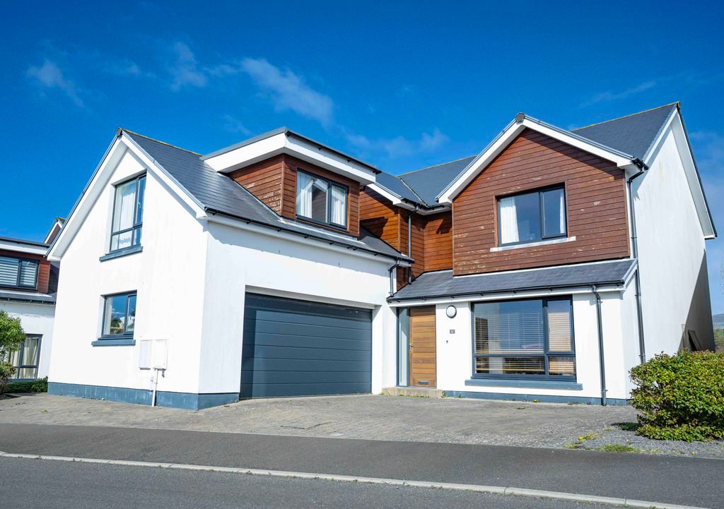 Property photo 1 of 35 Photo 9