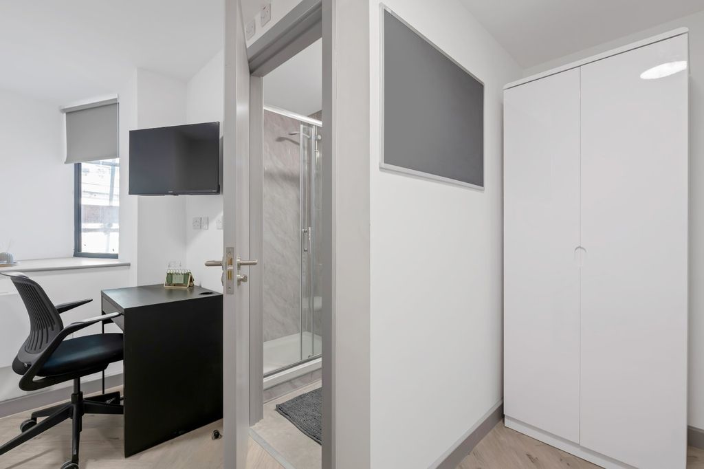 Property photo 2 of 30 Picture No. 08