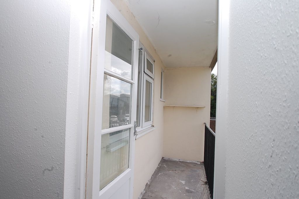 Property photo 3 of 8 Balcony
