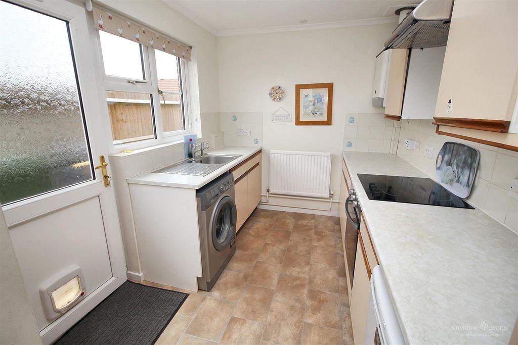 Property photo 3 of 15 Kitchen