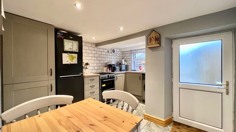 Property photo 3 of 19 Photo 6