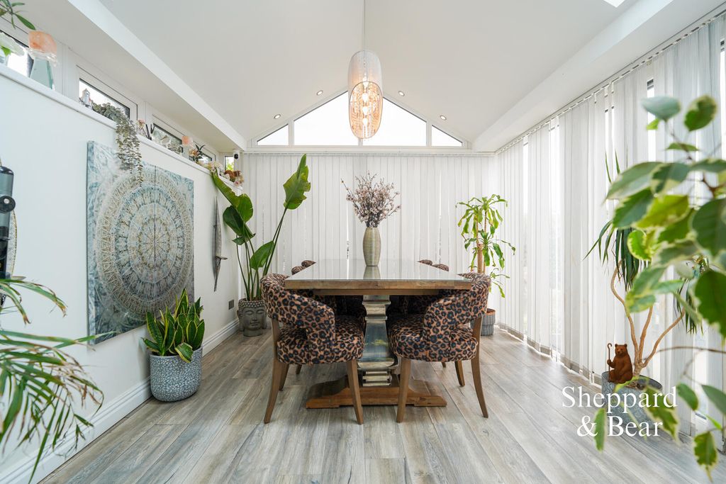 Property photo 3 of 40 Dining Room