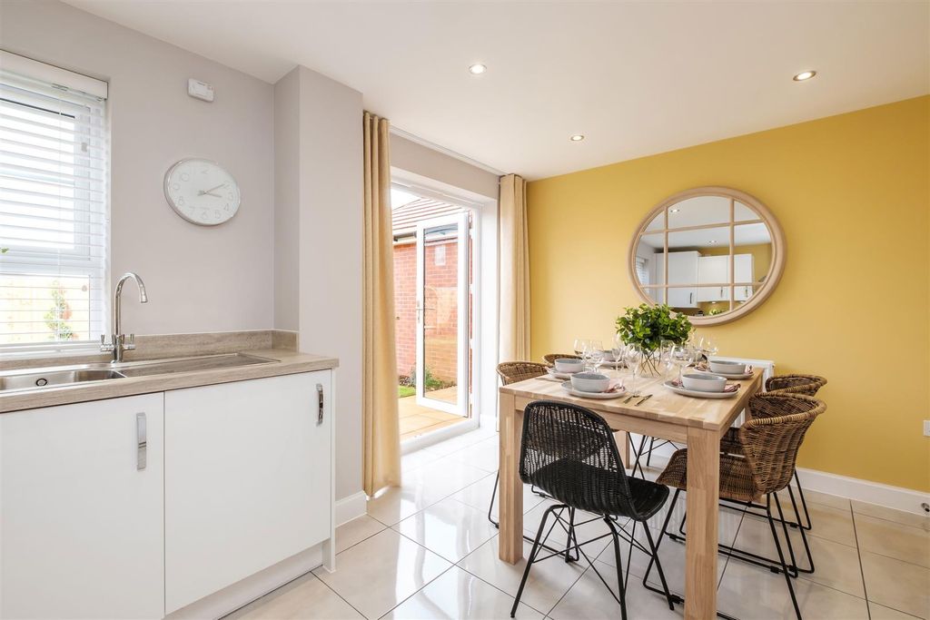 Property photo 3 of 12 Kitchen / Dining Room