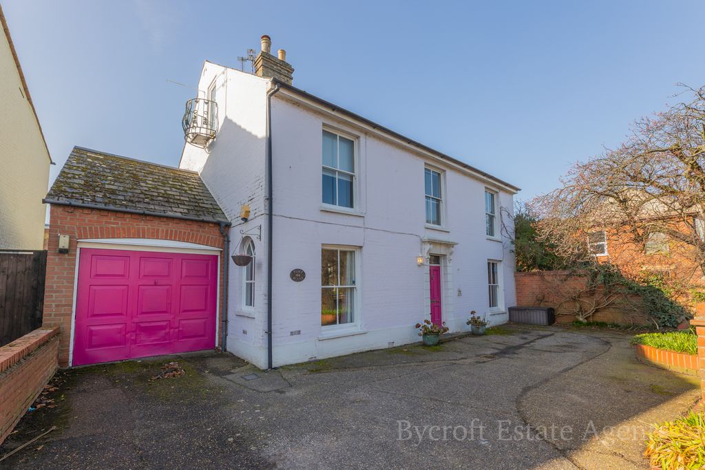 Property photo 3 of 27