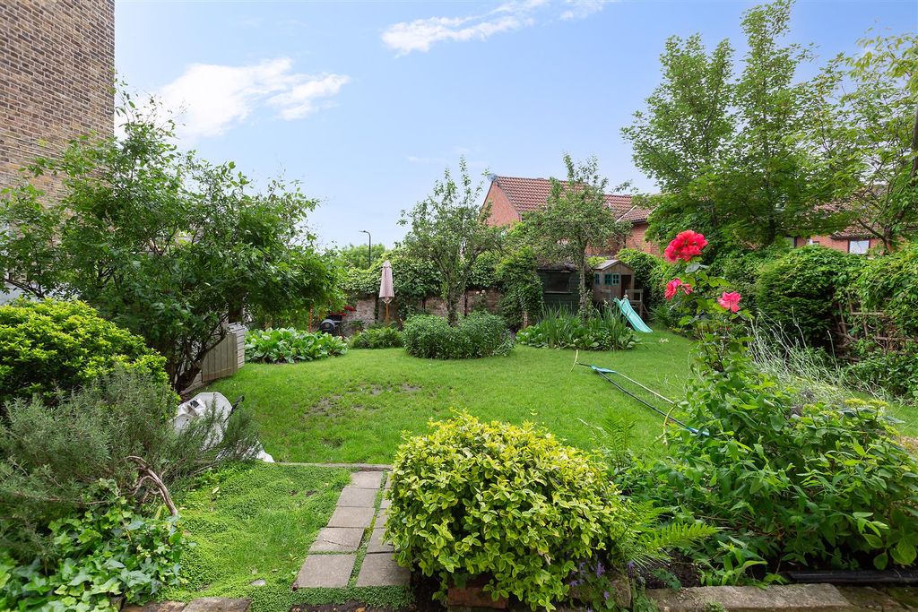 Property photo 2 of 11